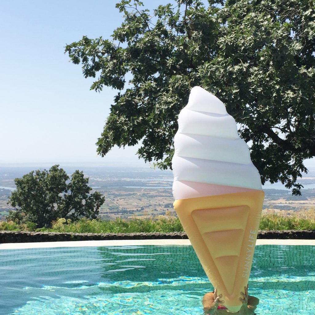 Oui Oui-colchoneta helado-flotador helado-hotel nabia