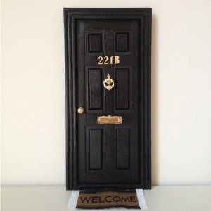 Puerta ratoncito Sherlock Holmes 2