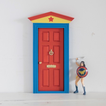Puerta Ratoncito Wonder Woman