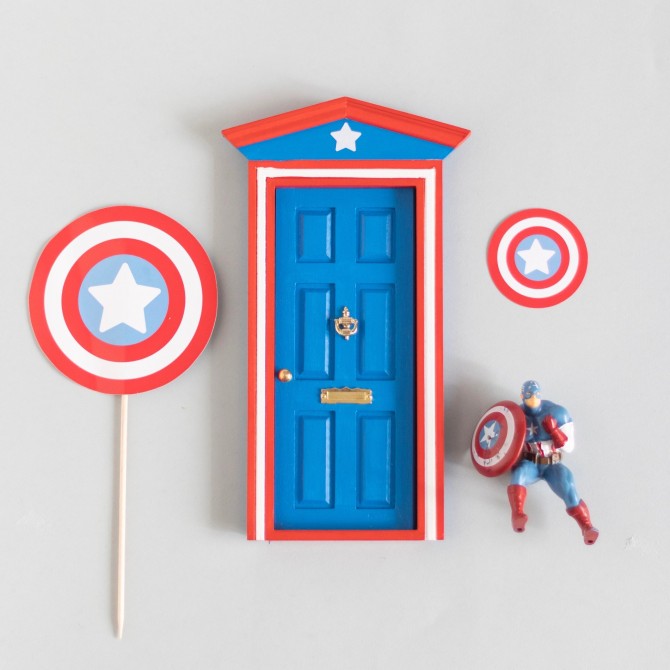 Puerta Ratoncito Pérez Superhéroe