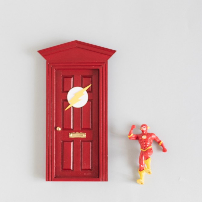 Puerta Ratoncito Pérez Superhéroe