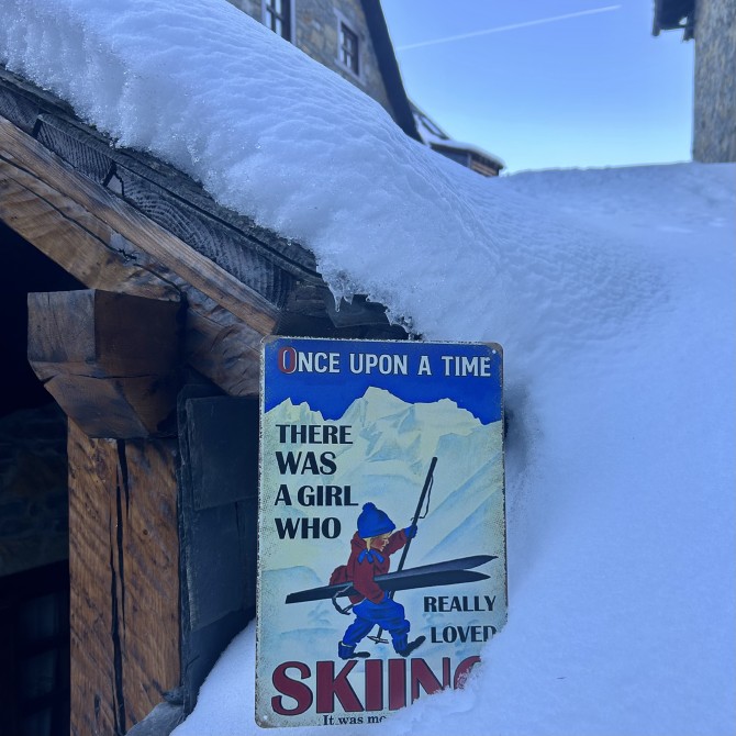Placa decorativa chica esquiadora