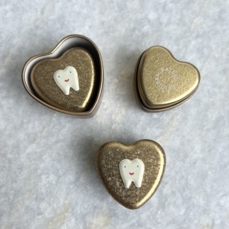 Cajita dientes mini dorada Maileg