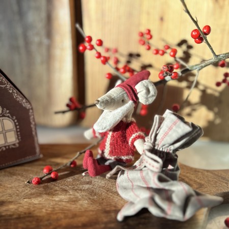 Ratoncito Maileg Santa con casita jengibre