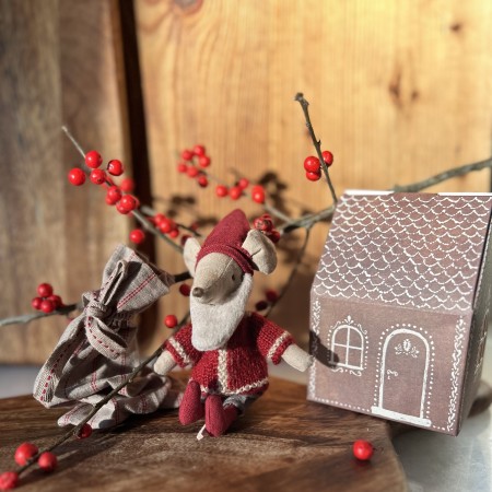 Ratoncito Maileg Santa con casita jengibre